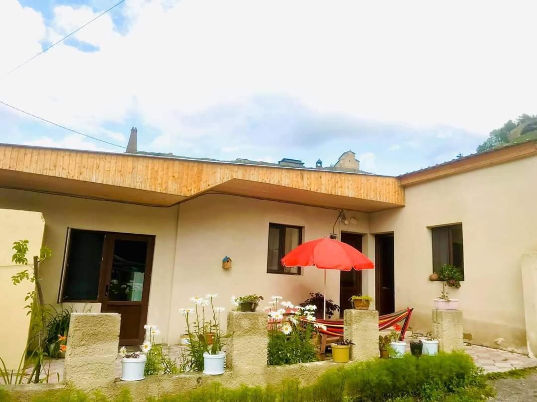 Guesthouse And Cottage Nicolo Казбеги Екстериор снимка