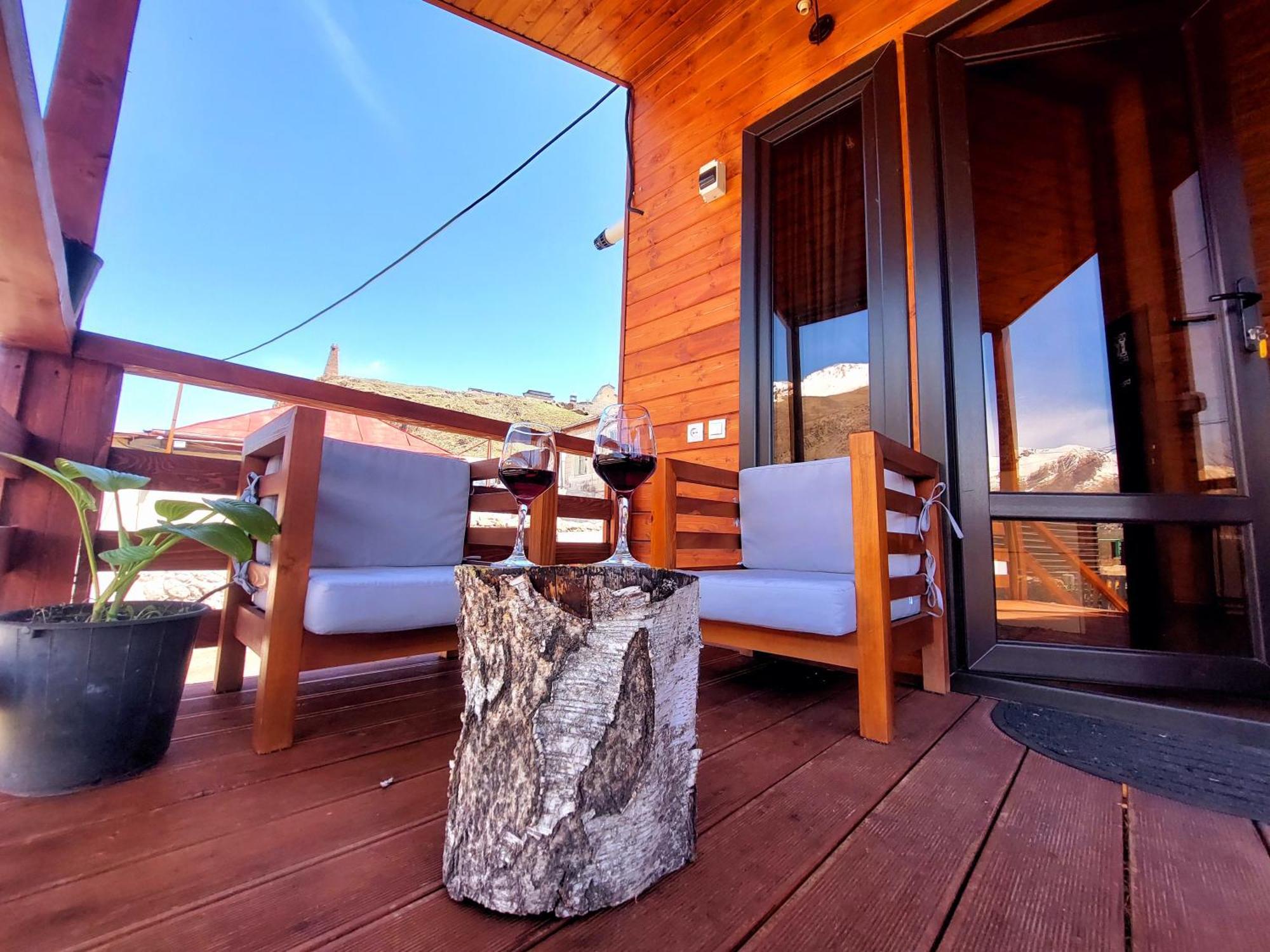 Guesthouse And Cottage Nicolo Казбеги Екстериор снимка