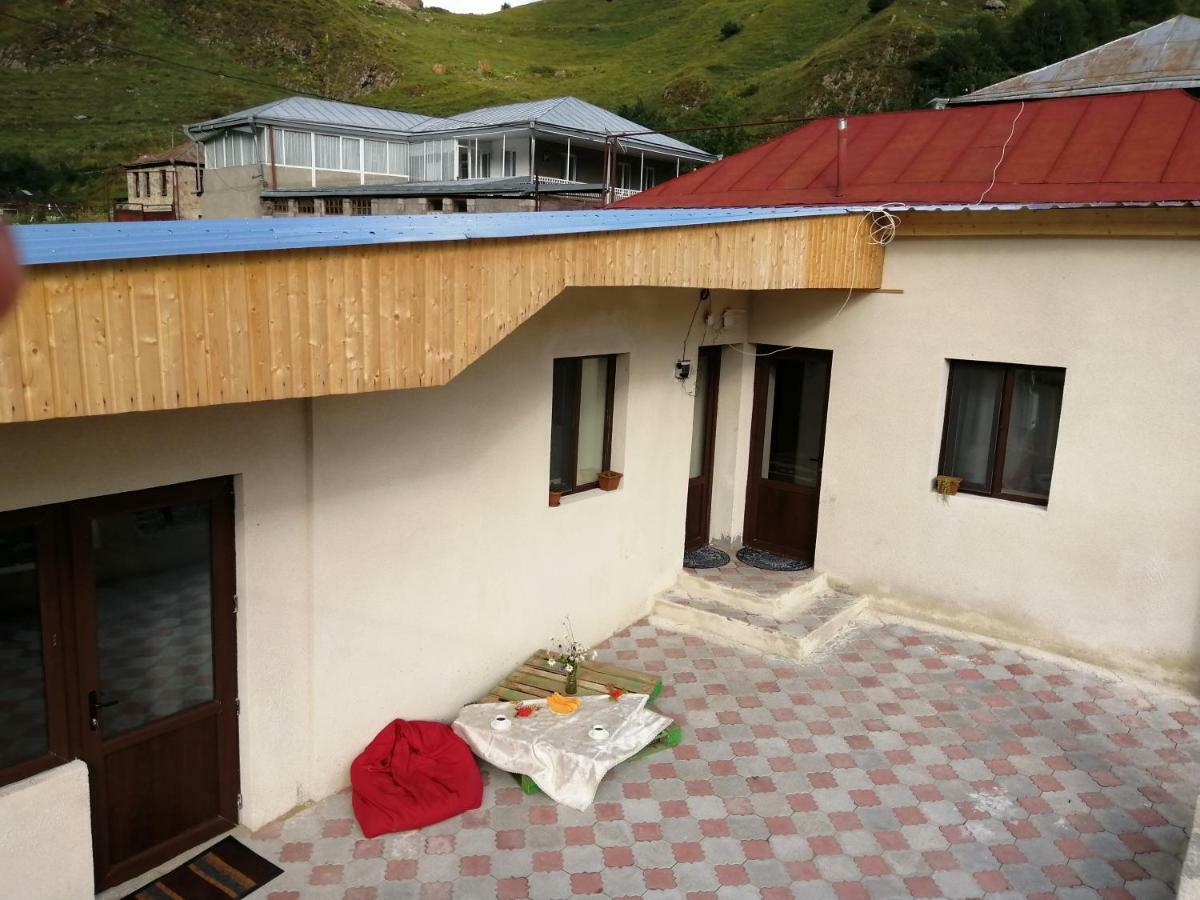 Guesthouse And Cottage Nicolo Казбеги Екстериор снимка